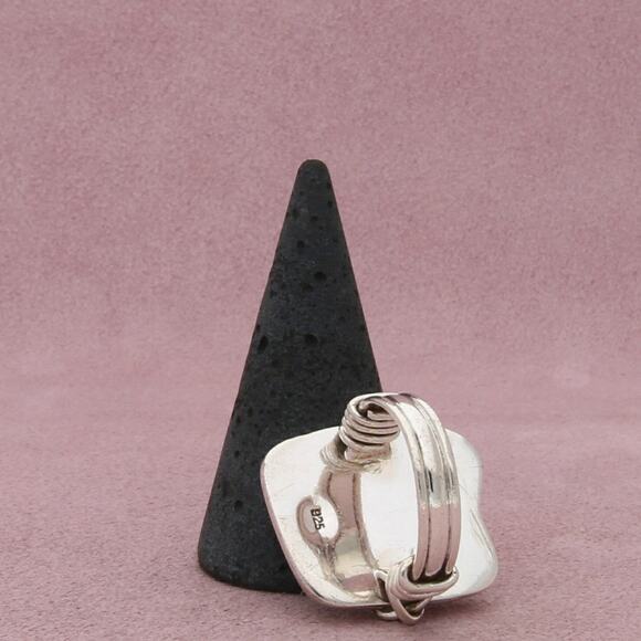 sterling silver vintage hand crafted mother of pearl ring size 6 - Picture 3 of 3